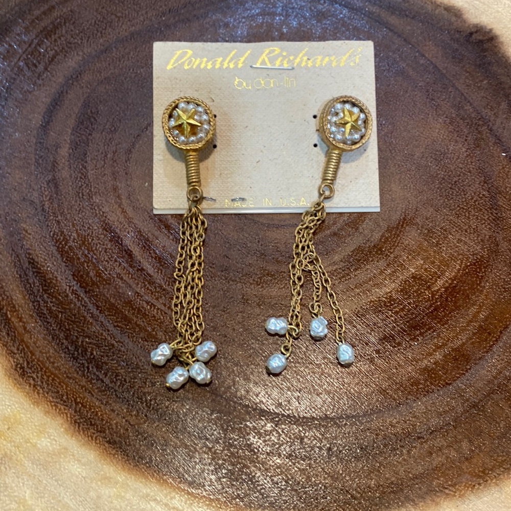 *****PRICE DROP*****   NWT DONALD RICHARD DANGLING EARRINGS